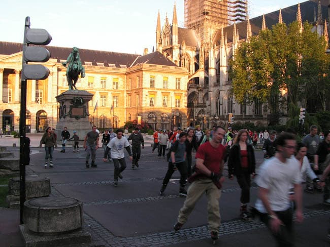 Le cortège de la randonnée roller de Rouen