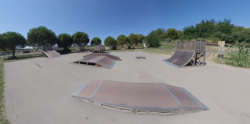 Vue d'ensemble du skatepark de Calvisson (30)