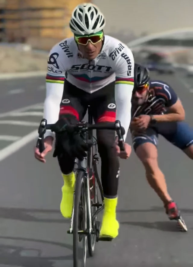 Session d'entraînement roller course avec un vélo