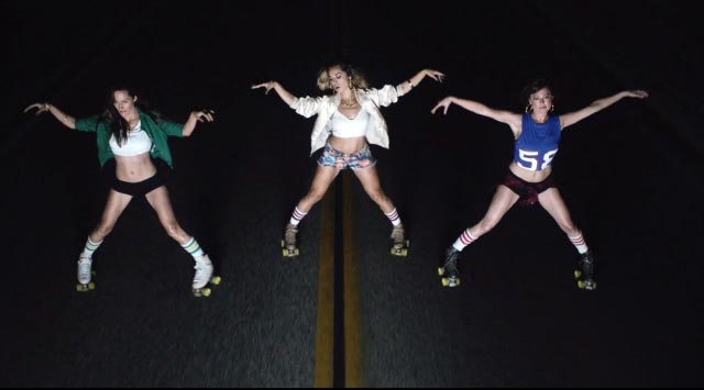 100% de roller dans le clip de Chet Faker