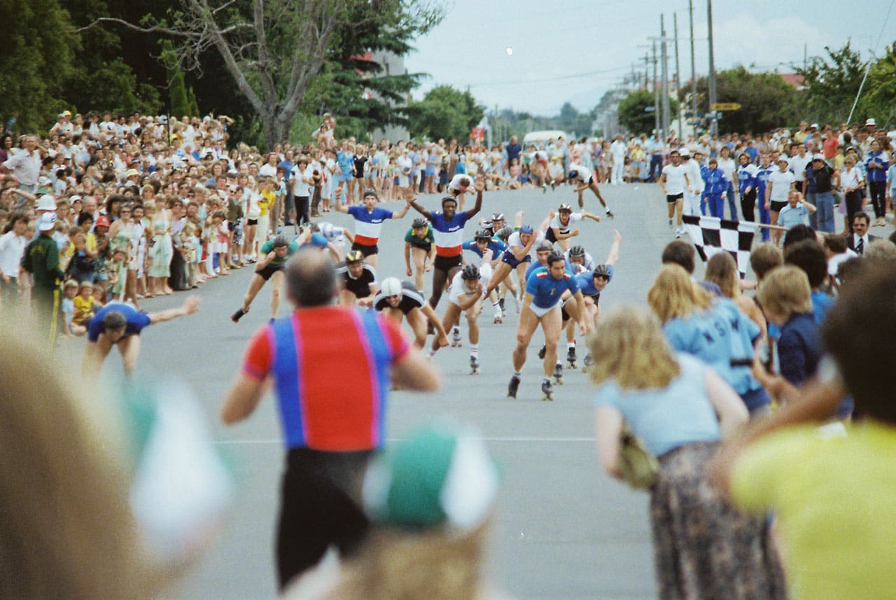 Hervé lallement, champion du monde en 1980. Derrière lui, les bras levés de Franck Peyron et Nacibide Sonue. De dos, Michel Peyron Entraineur de l'équipe de France
