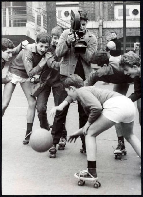 Un lycéen filme en patin à roulettes un match de Carnot Roller Skaters