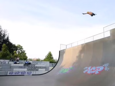 Nicolas Mougin sur la rampe du skatepark de la Rotonde à Strasbourg (67)