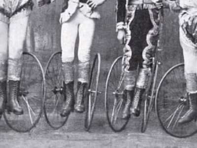 1883 : Les patins-cycles de enfants Elliott défraient la chronique