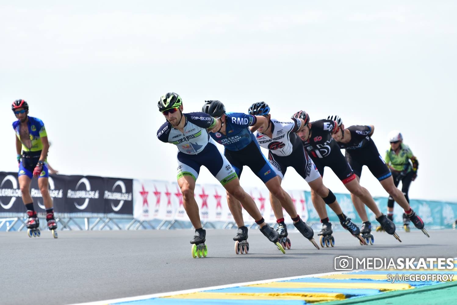 Un peloton sur le circuit des 24 Heures du Mans Roller Un peloton sur le circuit des 24 Heures du Mans Roller