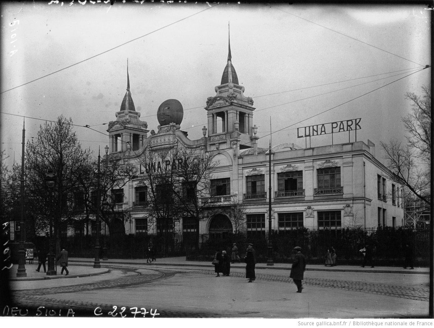 Façade de Luna Park depuis la Porte Maillot (source : Gallica / BNF)