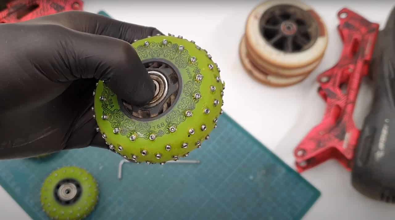 Du roller sur la glace avec des roues cloutées !