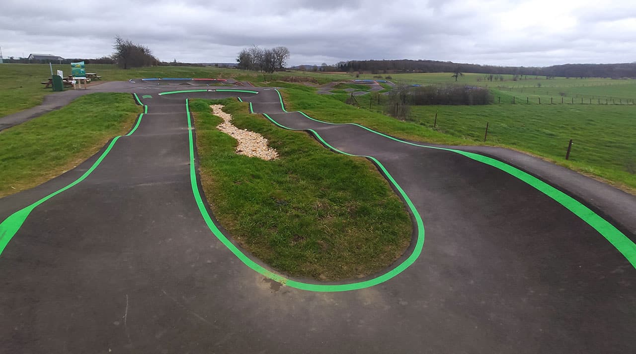Piste de pumptrack de piste Metzeresche Piste de pumptrack de piste Metzeresche