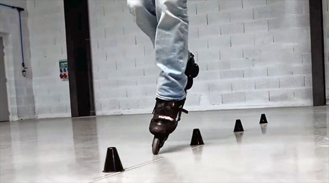 Apprendre le wheeling en roller freestyle