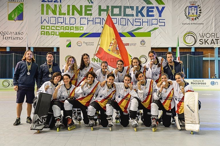 L'équipe d'Espagne, 2e du Championnat du monde de roller hockey féminin 2021