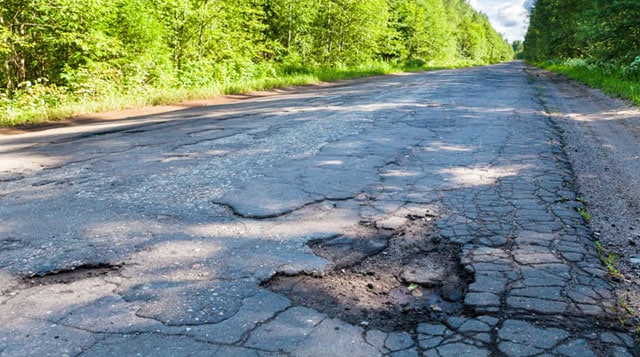 Route défoncée - gratton