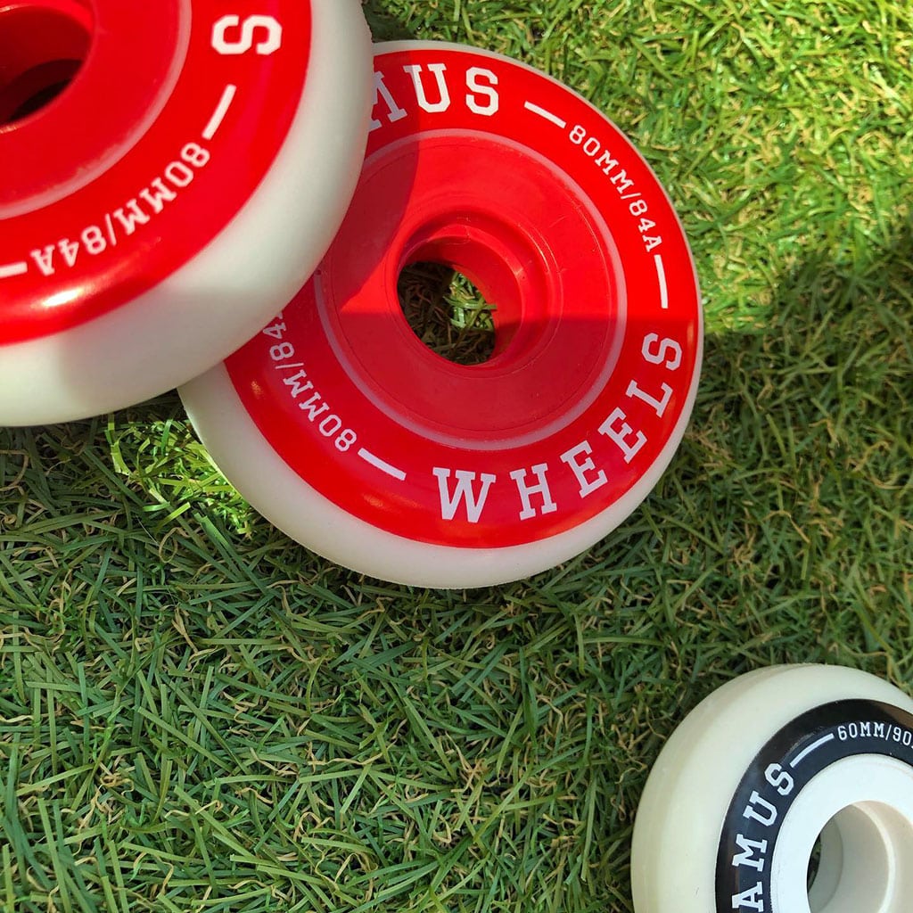 Roue roller Famus 80 mm 84A et sa version noire en 60 mm 90A
