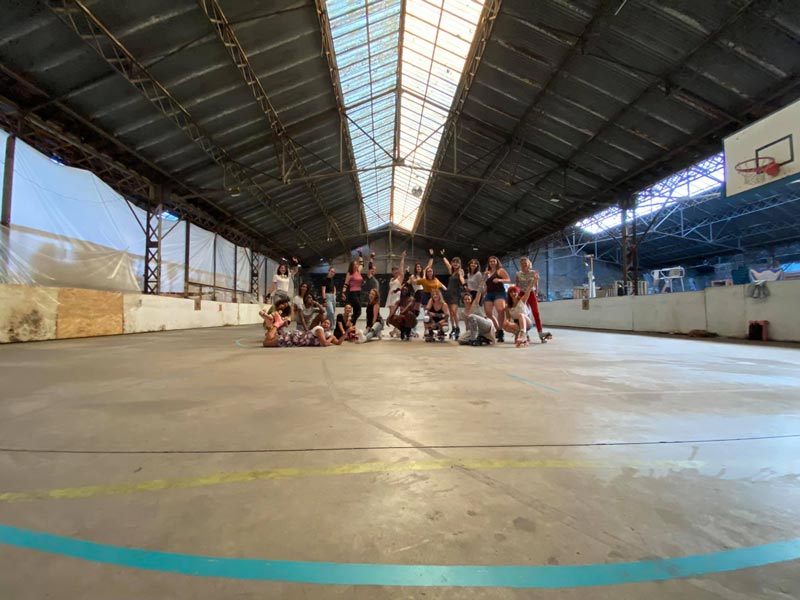 Les BDX Roller Girls sur le track de derby à Darwin