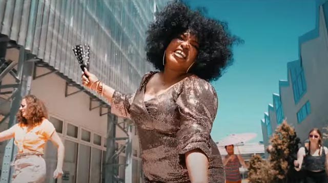 Du roller dans le dernier clip « With You » de Jaylenn Mc Carty !