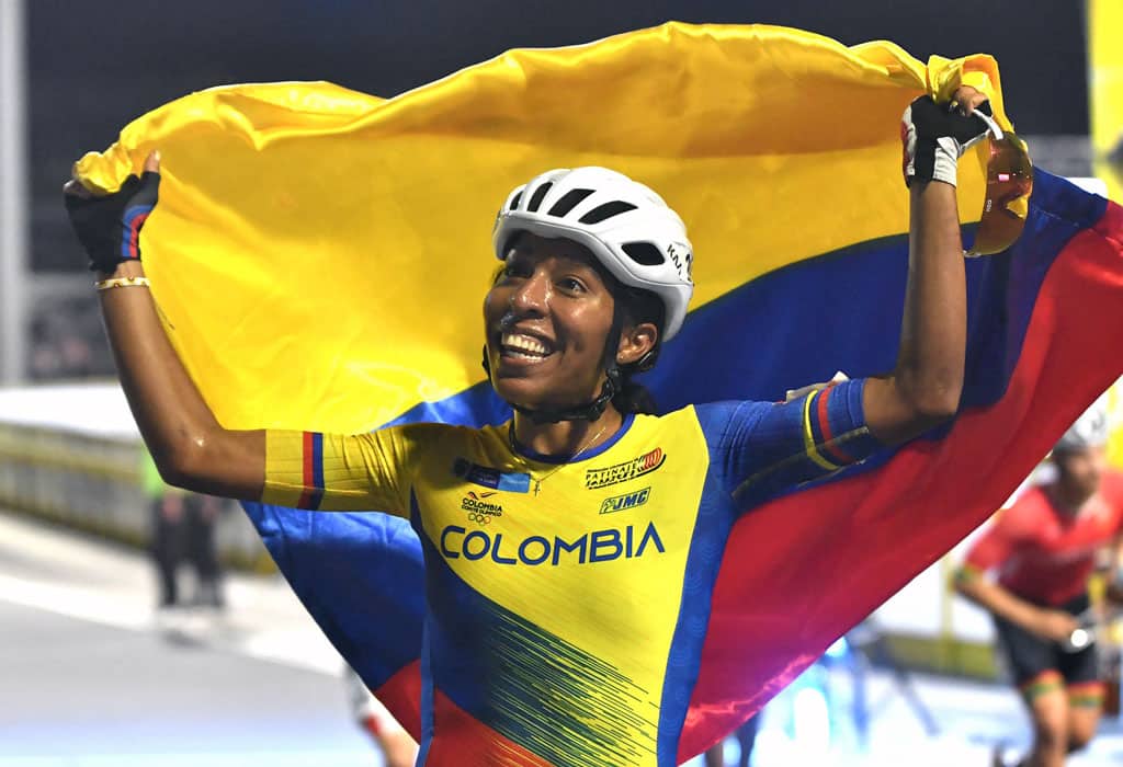 Luz Karim Garzon avec le drapeau Colombien