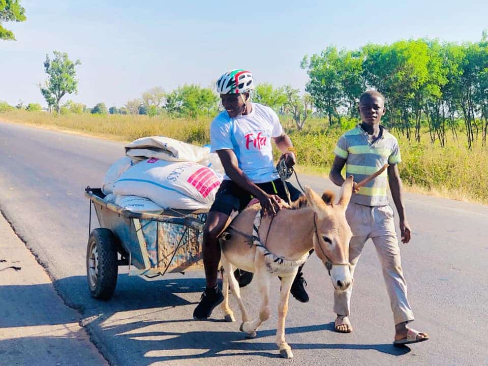 Efoe Fulbert change de moyen de transport !