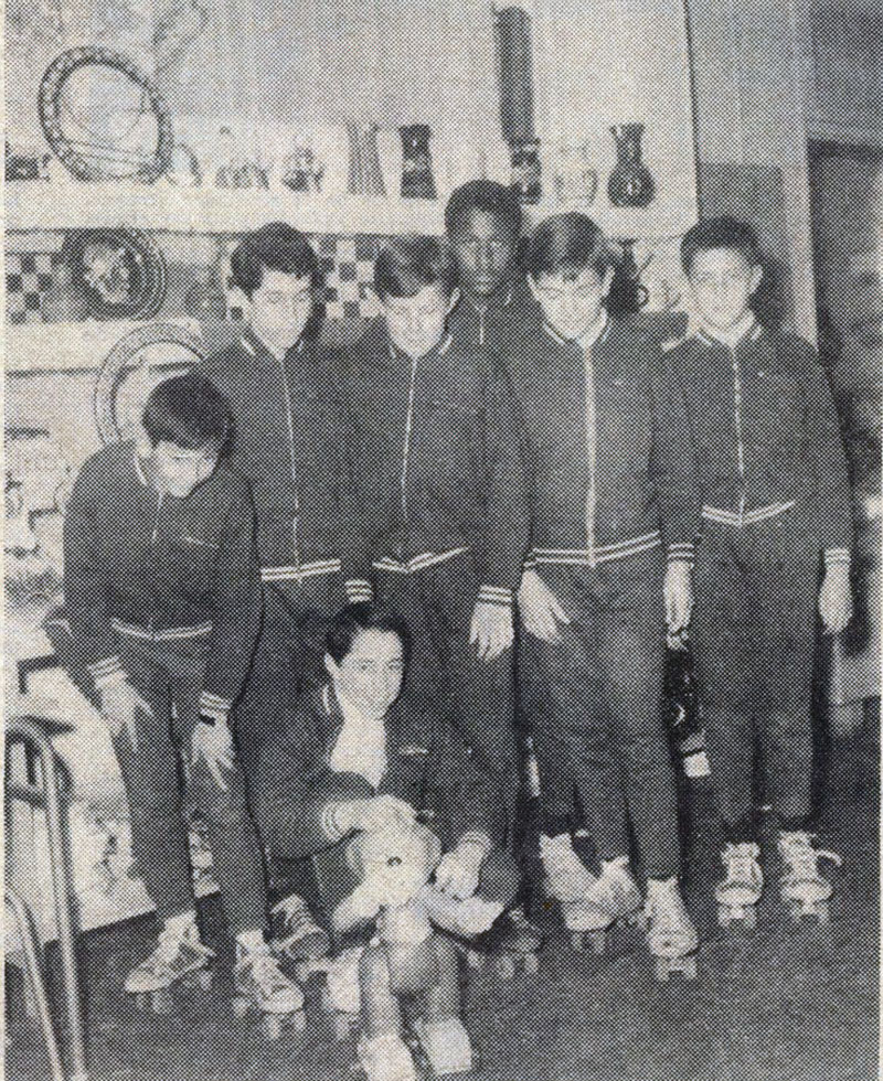 Ecole de Carnot et ses jeunes joueurs de roller basket en 1956