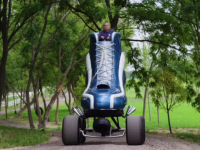 Un patin à roulettes géant en guise de voiture !