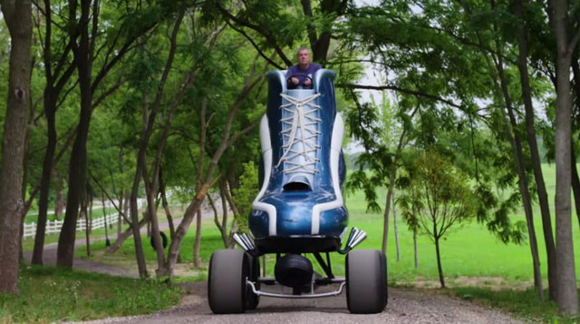 Un patin à roulettes géant en guise de voiture !