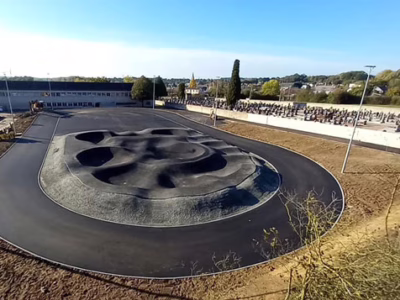 La piste de roller et le pumptrack de Saint-Pierre-la-Cour (53)