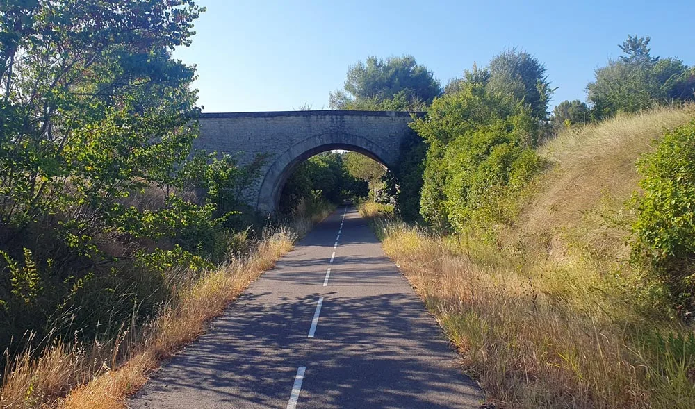 Un ancien pont sur la voie verte entre Fontanes et Sommières