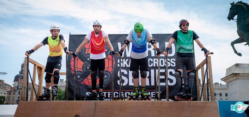 Les hommes sur le quarter de départ pour le skatecross du Lugdunum Roller Contest 2022