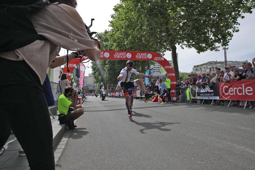 Nolan Beddiaf (EOSkates) remporte le marathon roller de Rennes sur Roulettes 2022 - photo : Vincent Lecourt