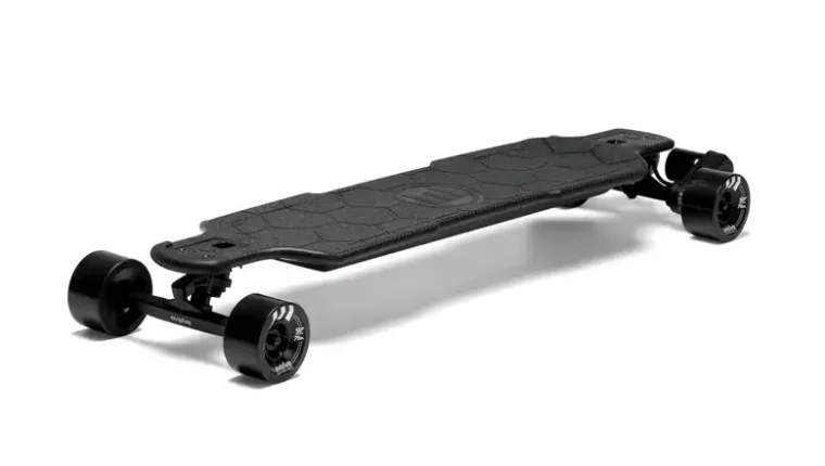 Roller électrique contre skateboard électrique : lequel est le plus pratique ?