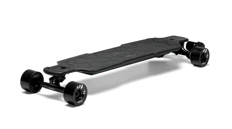 Roller électrique contre skateboard électrique : lequel est le plus  pratique ?