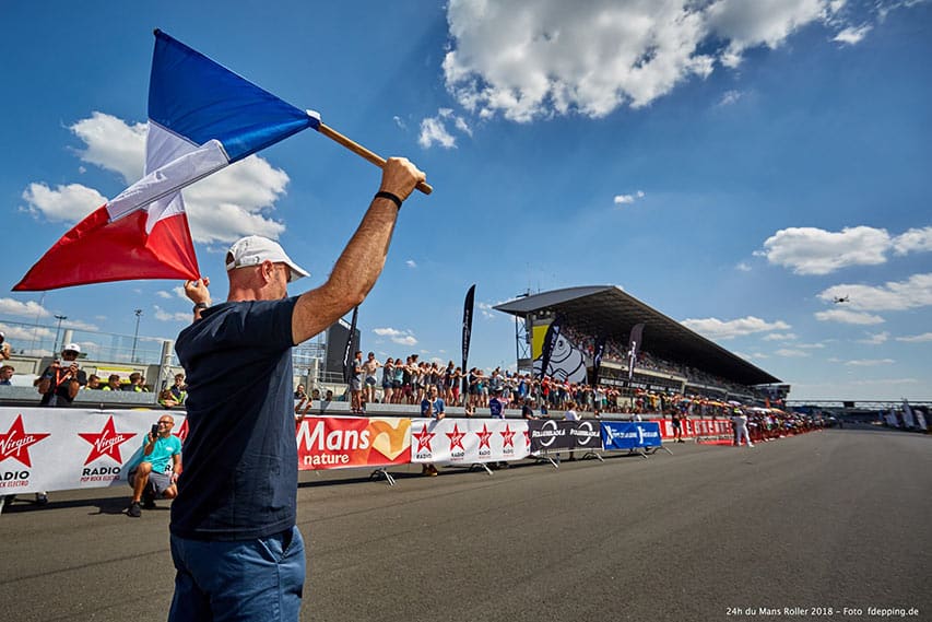 Christophe Audoire donne le départ des 24 Heures du Mans Rollers