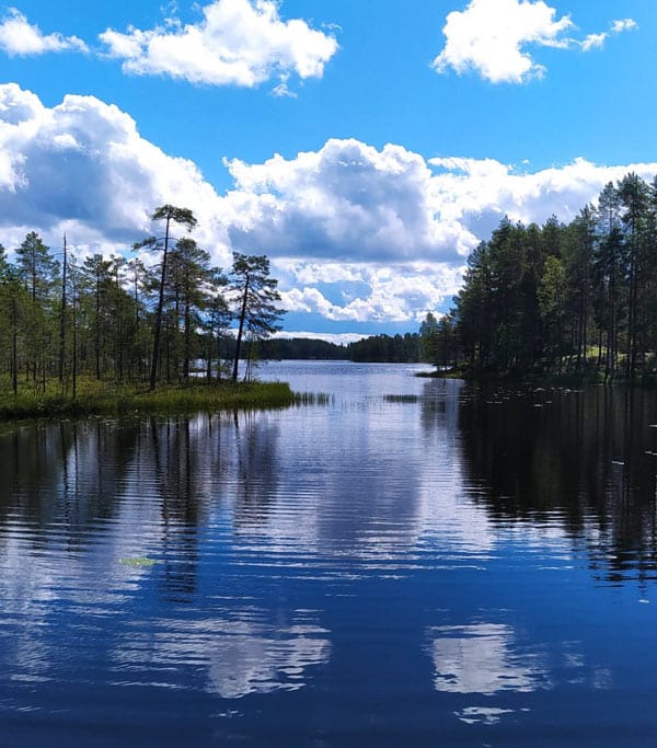 Paysage de lac en Finlande