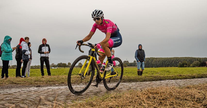 Margaux Vigié sur la course Paris-Roubaix