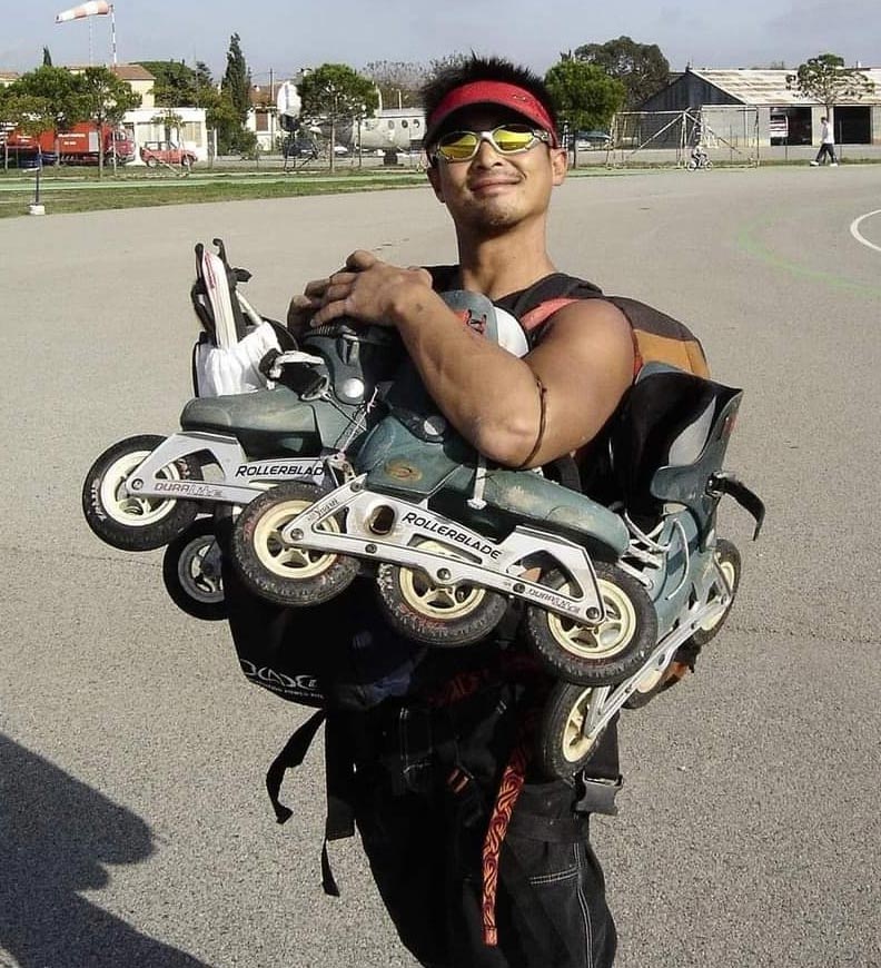 Manu Locus avec ses paires de Rollerblade Coyote