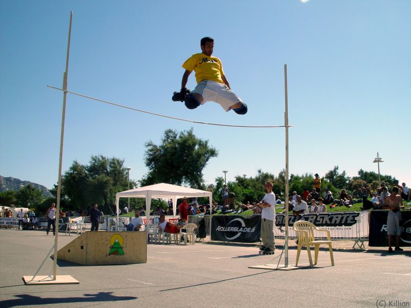 Hakim Naït Chalan en sac à dos en high-jump - photo : Killian