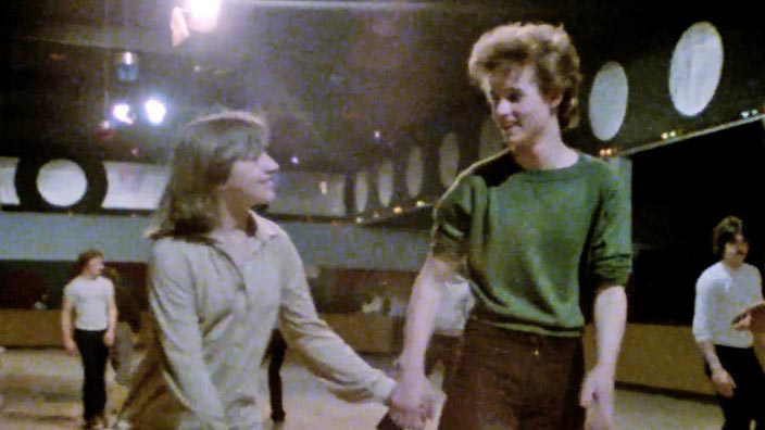 Du patin à roulettes dans le clip Ring of Past de Men I Trust
