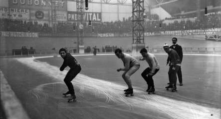 Course de roller de 4 kilomètres au Palais des Sports du Vel' d'Hiv avec Carey, Fleury, Nicod, Leveillé