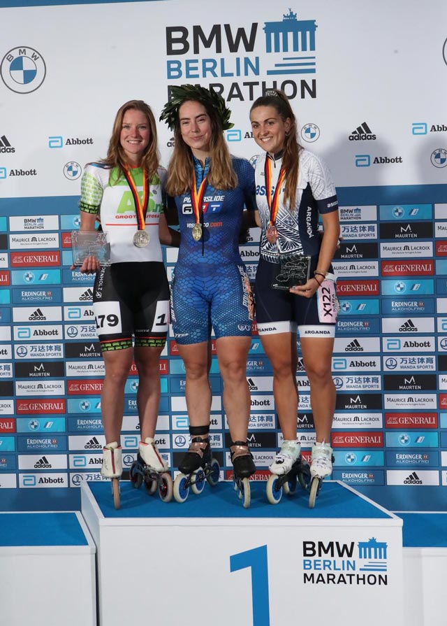 Marie Dupuy sur la première marche du marathon roller de Berlin en 2022