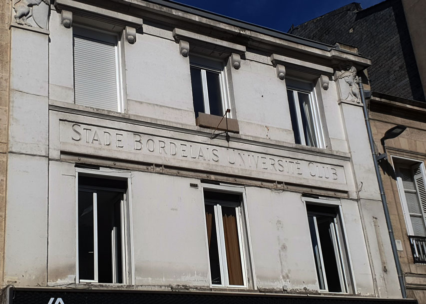 La devanture du siège sociale du stade Bordelais, rue du Palais Gallien