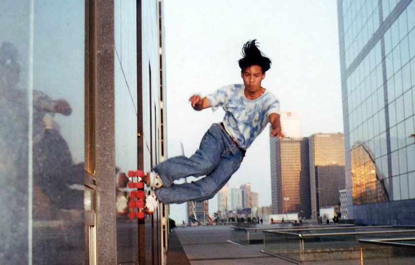 Wall ride sur un mur de la Défense