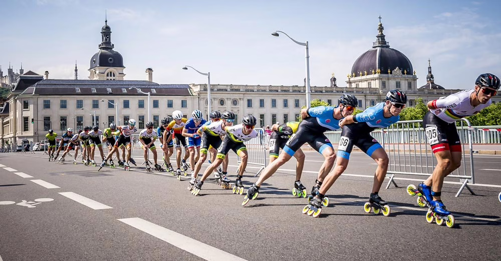 Passage sur le pont qui franchit le Rhône pour le peloton