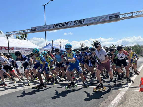 Départ de la course des femmes de la World Inline Cup de l'Aquila 2023