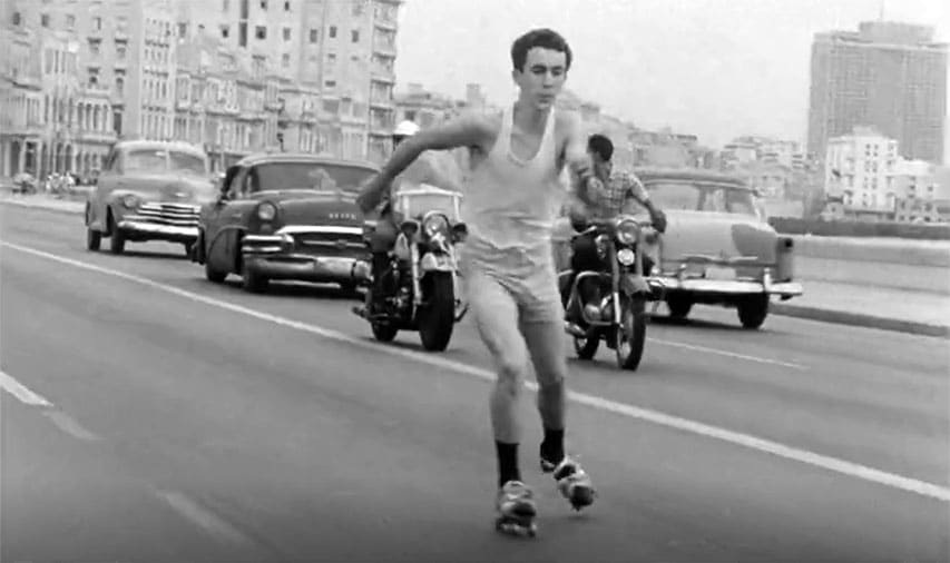 Patineur à roulettes sur le marathon de la Havane en 1964