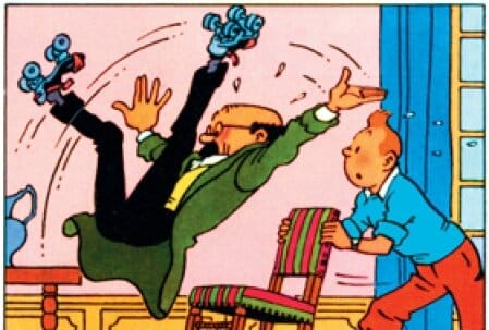 Tintin rattrape la chute du professeur grâce à une chaise glissée sous ses fesses in extremis