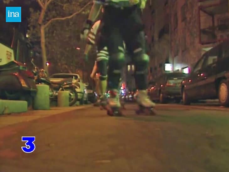Sur le bitume parisien en patins à roulettes