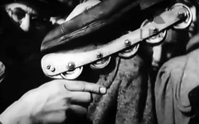 Une démonstration de hockey en ligne à Vienne en 1938