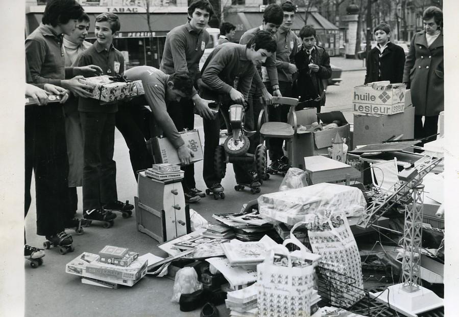Les Carnot Roller Skaters préparent le noël 1970