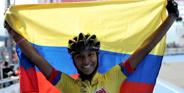 Hellen Montoya brandit le drapeau de la Colombie