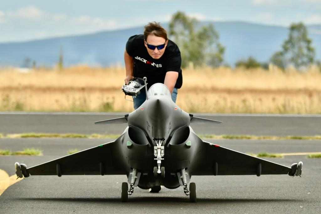 Un rafale en modèle réduit