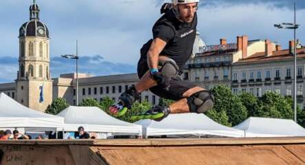 Oscar Briex sur le parcours de skatecross du Lugdunum Roller Contest 2024