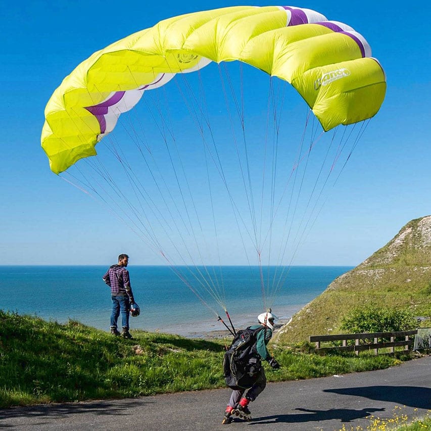 Tentative de speed-riding (roller et parapente)